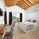 Vinifera Vineyards Konukevi 4*