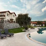 Gasthuis Vinifera Vineyards 4*